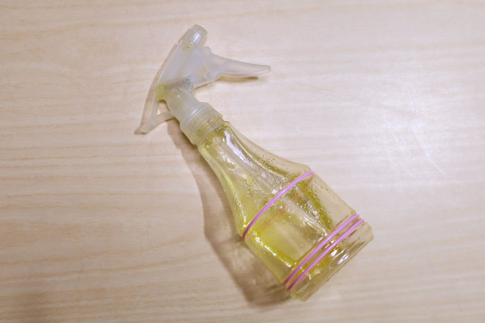 頭皮にホホバオイルを使うやり方「スプレーにする」